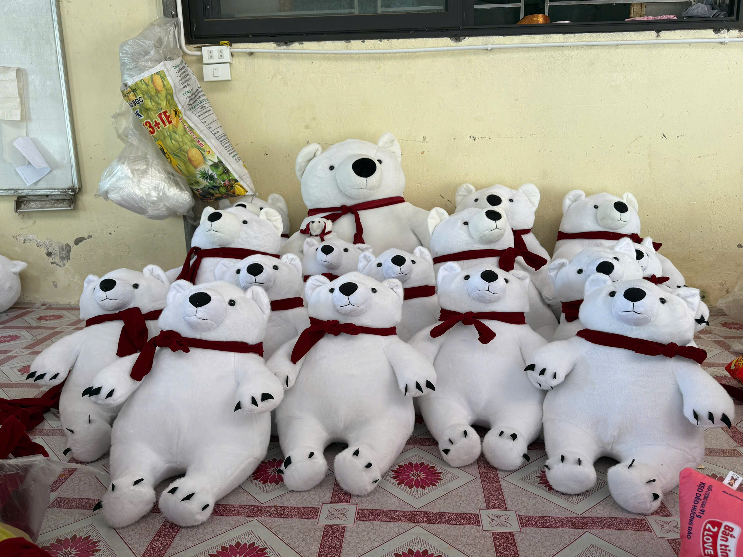 Gấu Bông Gấu Bắc Cực Trắng Quàng Khăn Đỏ